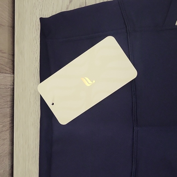 🛍Fabletics Womens XS On The Go High Waisted Short 9" Powerhold Compression - Picture 7 of 10